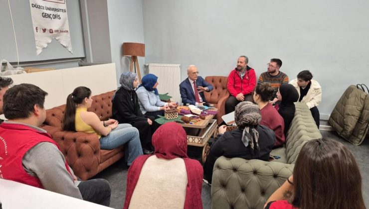 İl Müdürü Arslantürk’ten Sınav Maratonundaki Gençlere Moral Ziyareti