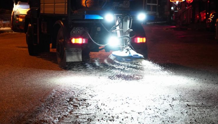 Düzce Belediyesi’nden Buzlanmaya Karşı Kesintisiz Tuzlama Çalışması