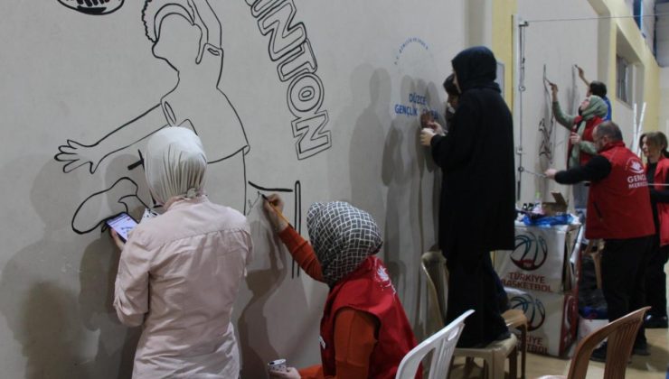 Tatilin Ritmi Sanatla Buluştu: Gençler Duvarları Renklendirdi