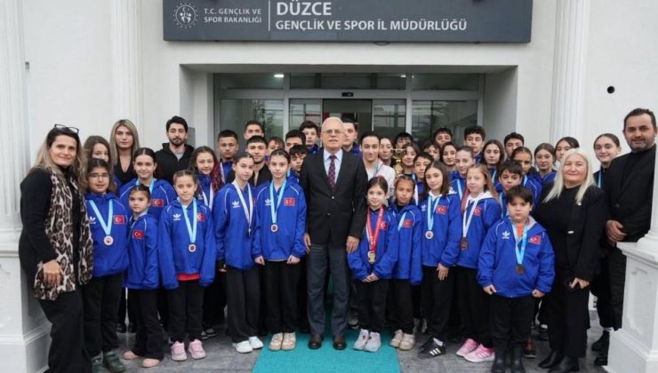 Minderden Zirveye: Wushu’nun Gururu İl Müdürlüğünde Alkışlandı