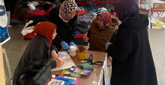 Çilimli’de Dünya Kanser Günü Farkındalık Standı Kuruldu