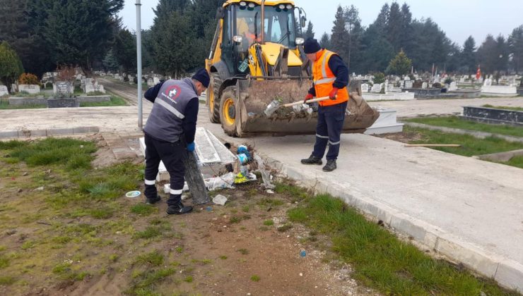 Mezarlıklarda Temizlik ve Bakım Çalışmaları Sürüyor