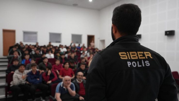 Düzce’de Gençlere Siber Güvenlik Eğitimi: Bilim Merkezi’nde Farkındalık Söyleşisi