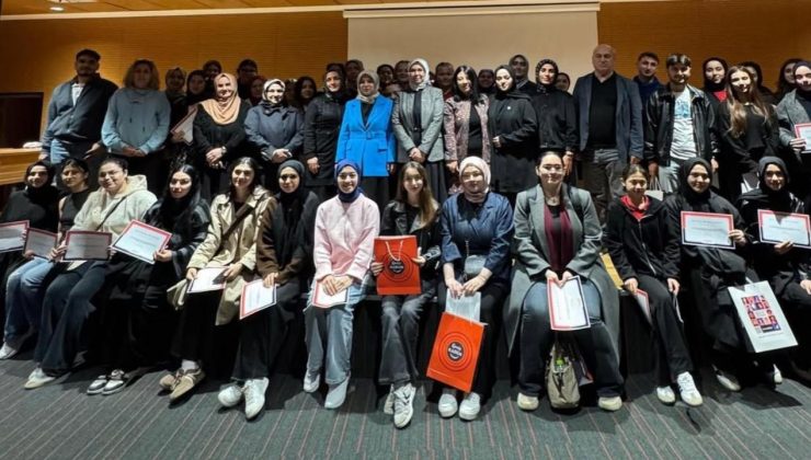 Düzce İl Millî Eğitim Müdürü Gülşen Özer, “Modern Çağda İnsanlık Onuru ve Toplumsal Merhamet” Paneline Katıldı